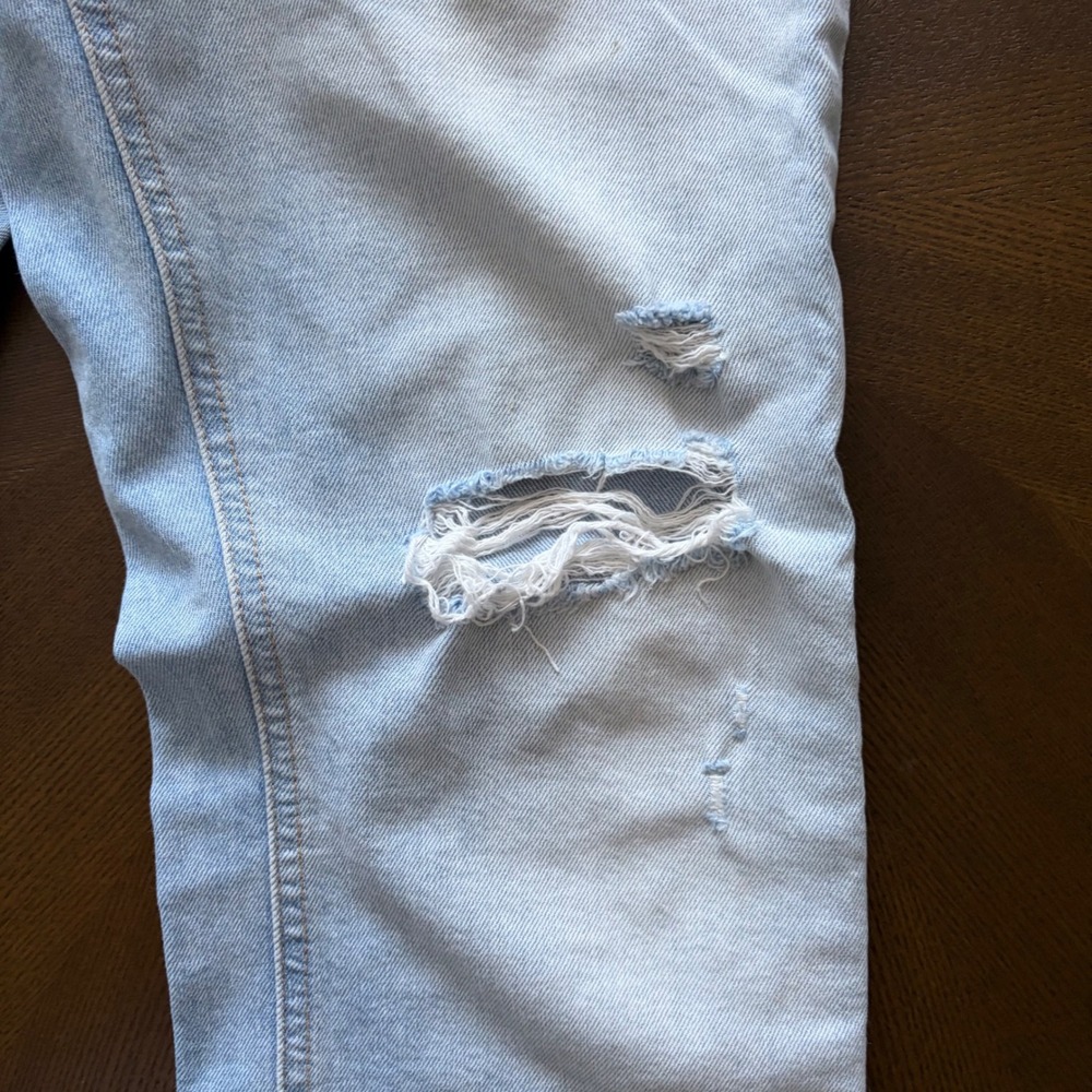 EXPRESS Curvy Mom Jeans Light Wash Distressed Frayed Hem Size 4 - Picture 7 of 10